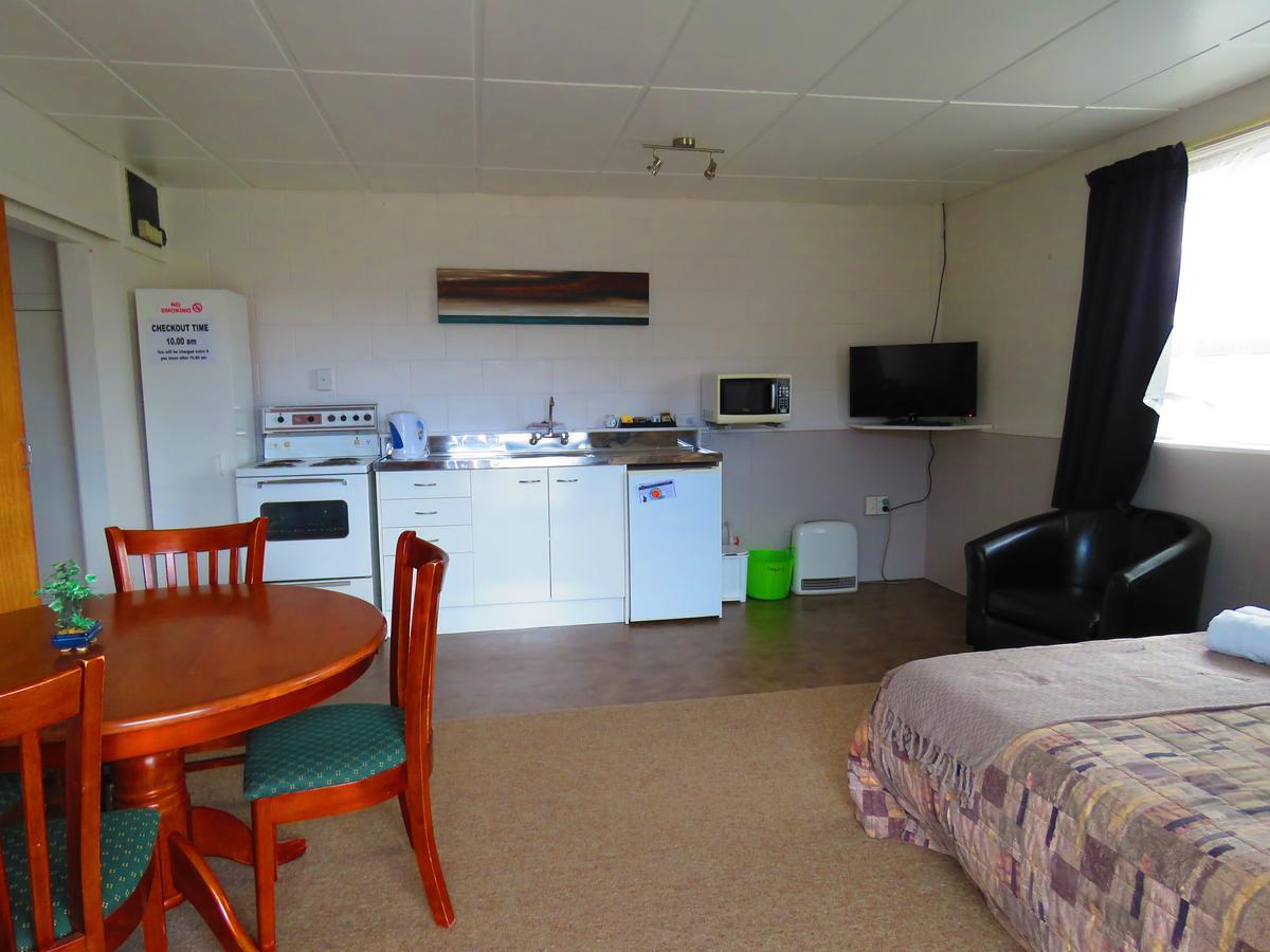 Opunake Motel And Backpackers Lodge Dış mekan fotoğraf