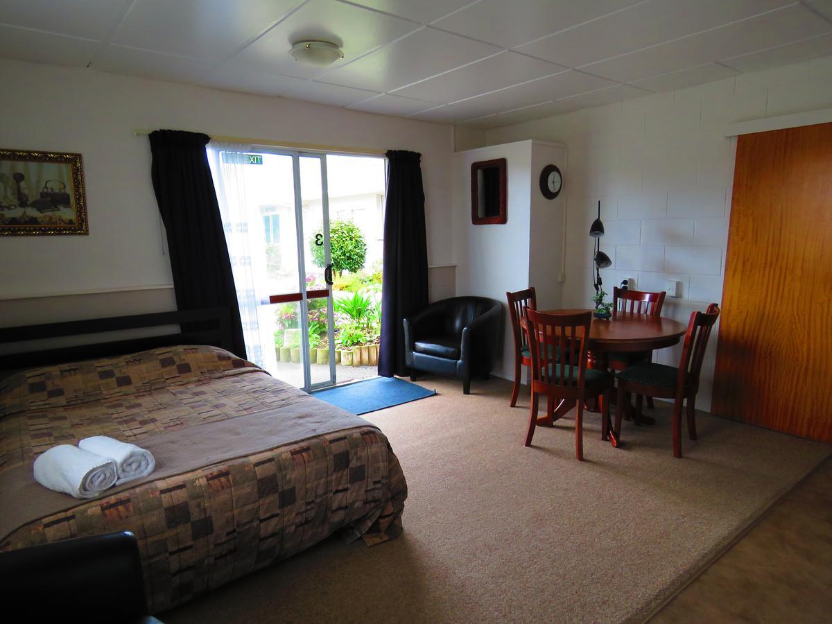 Opunake Motel And Backpackers Lodge Dış mekan fotoğraf