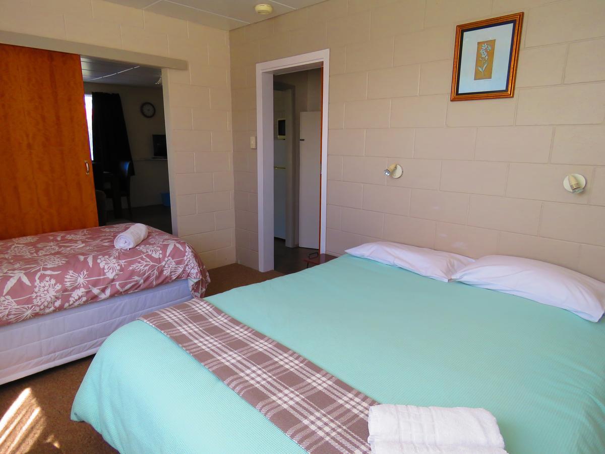 Opunake Motel And Backpackers Lodge Dış mekan fotoğraf