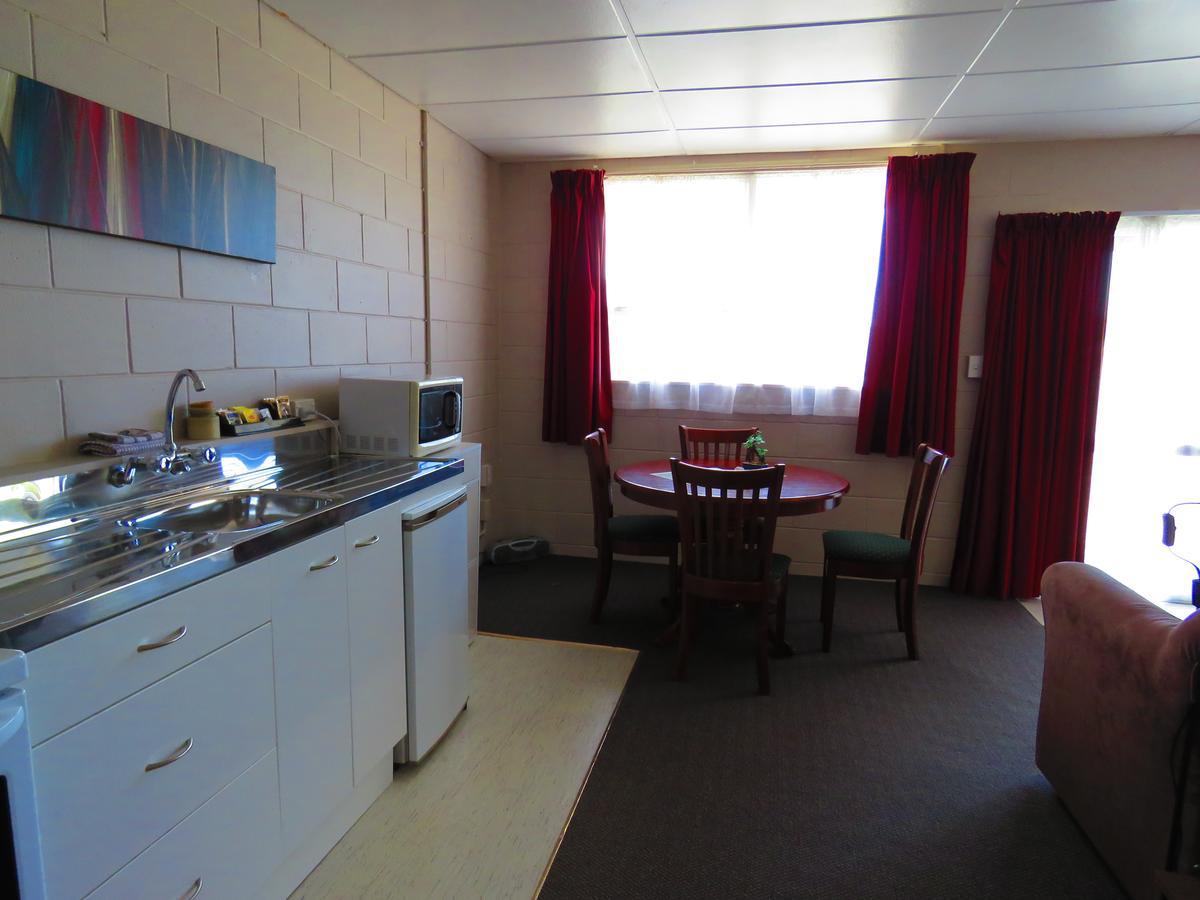 Opunake Motel And Backpackers Lodge Dış mekan fotoğraf